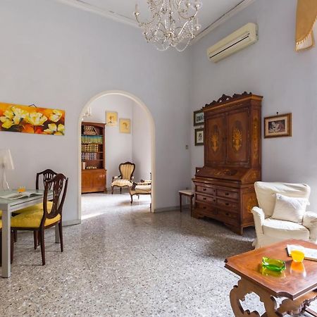 Rettifilo Family Apartment By Wonderful Italy Napoli Bagian luar foto