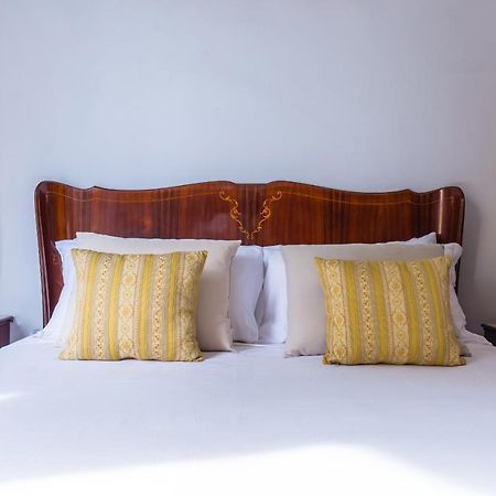 Rettifilo Family Apartment By Wonderful Italy Napoli Bagian luar foto