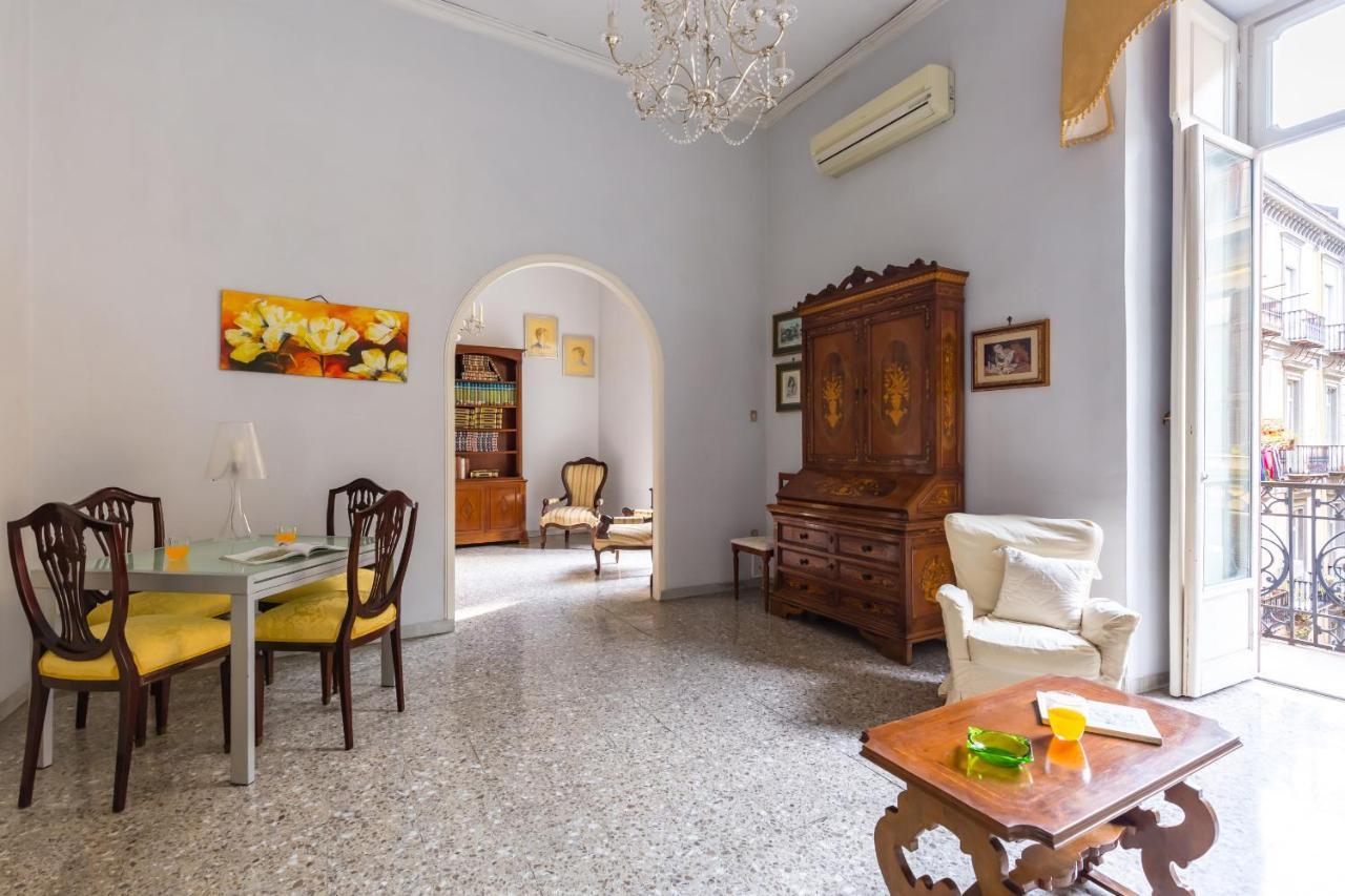 Rettifilo Family Apartment By Wonderful Italy Napoli Bagian luar foto
