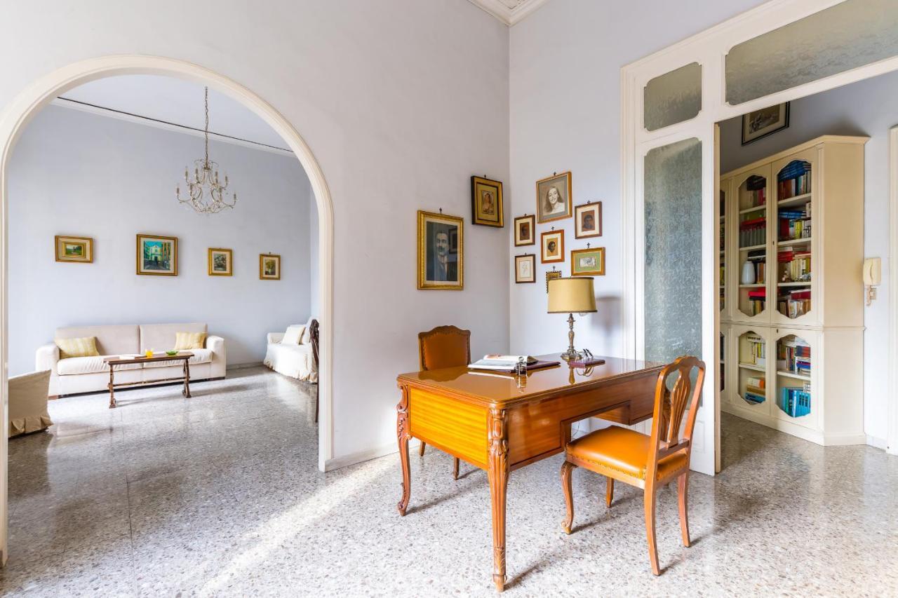 Rettifilo Family Apartment By Wonderful Italy Napoli Bagian luar foto