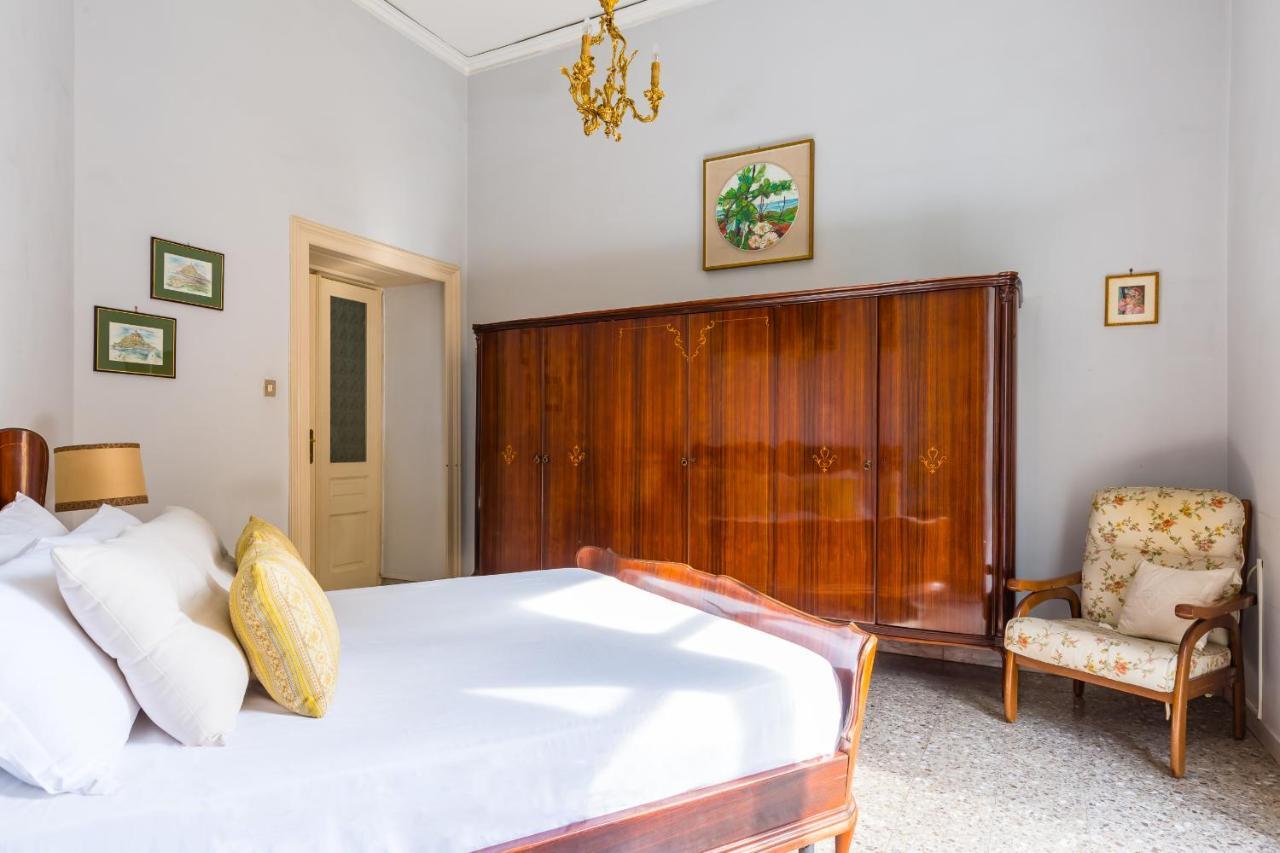 Rettifilo Family Apartment By Wonderful Italy Napoli Bagian luar foto