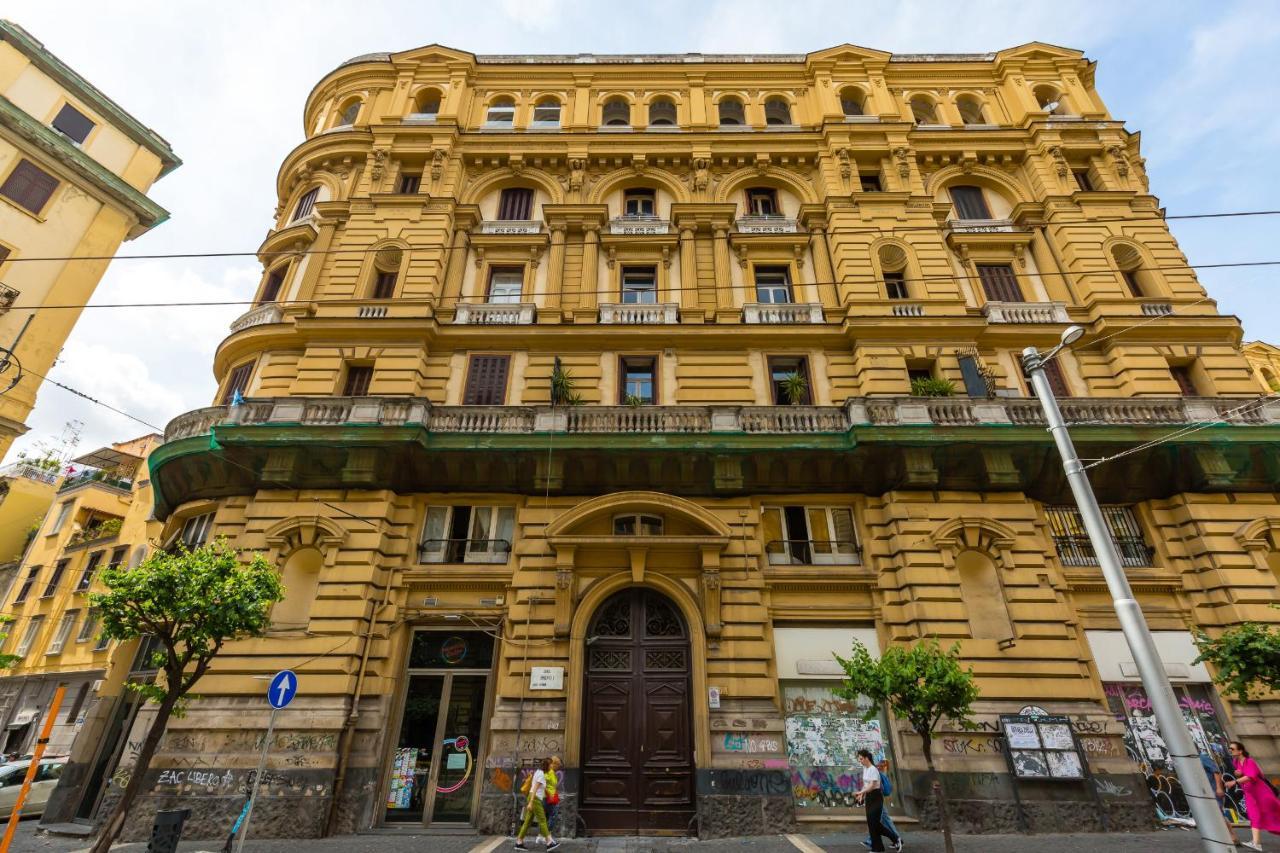Rettifilo Family Apartment By Wonderful Italy Napoli Bagian luar foto
