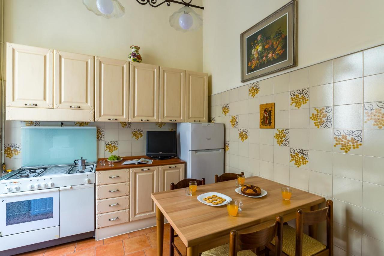 Rettifilo Family Apartment By Wonderful Italy Napoli Bagian luar foto