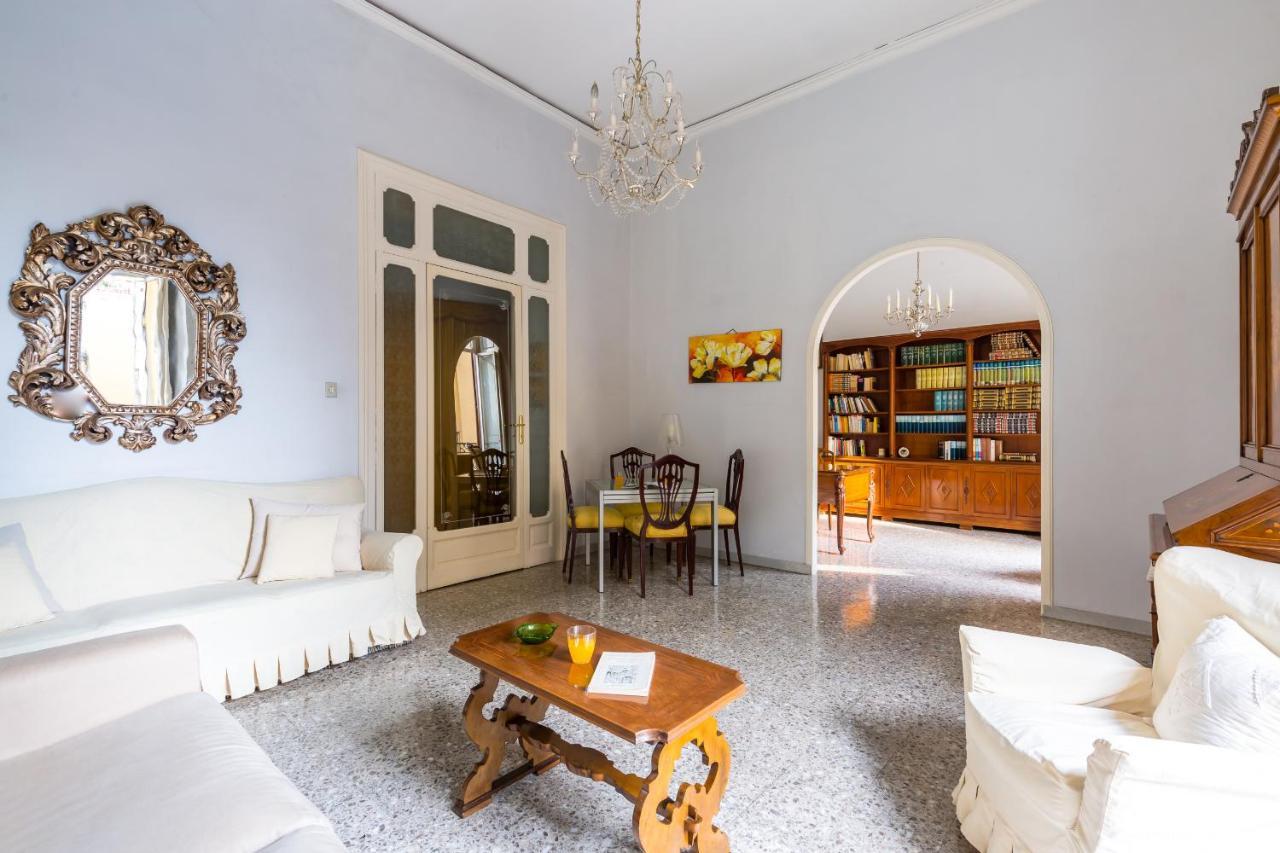 Rettifilo Family Apartment By Wonderful Italy Napoli Bagian luar foto