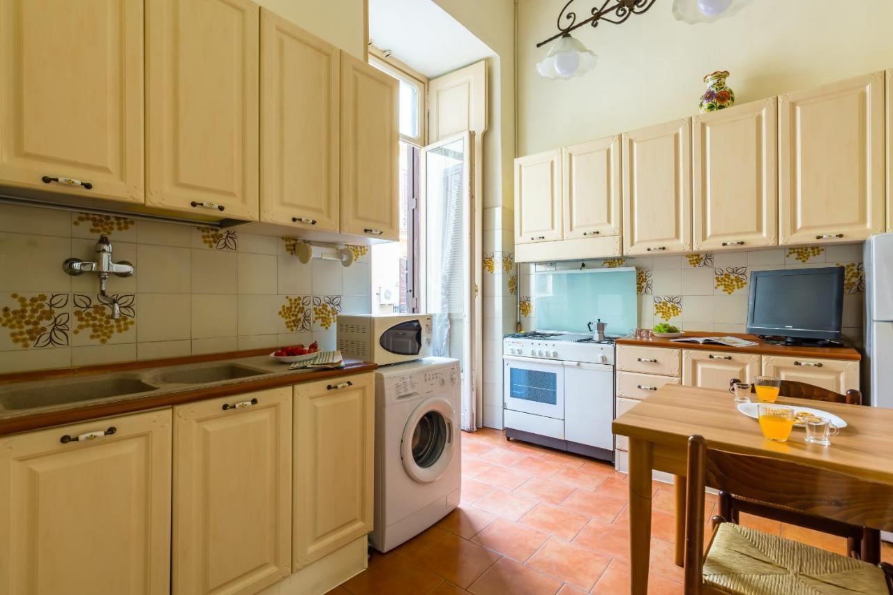 Rettifilo Family Apartment By Wonderful Italy Napoli Bagian luar foto