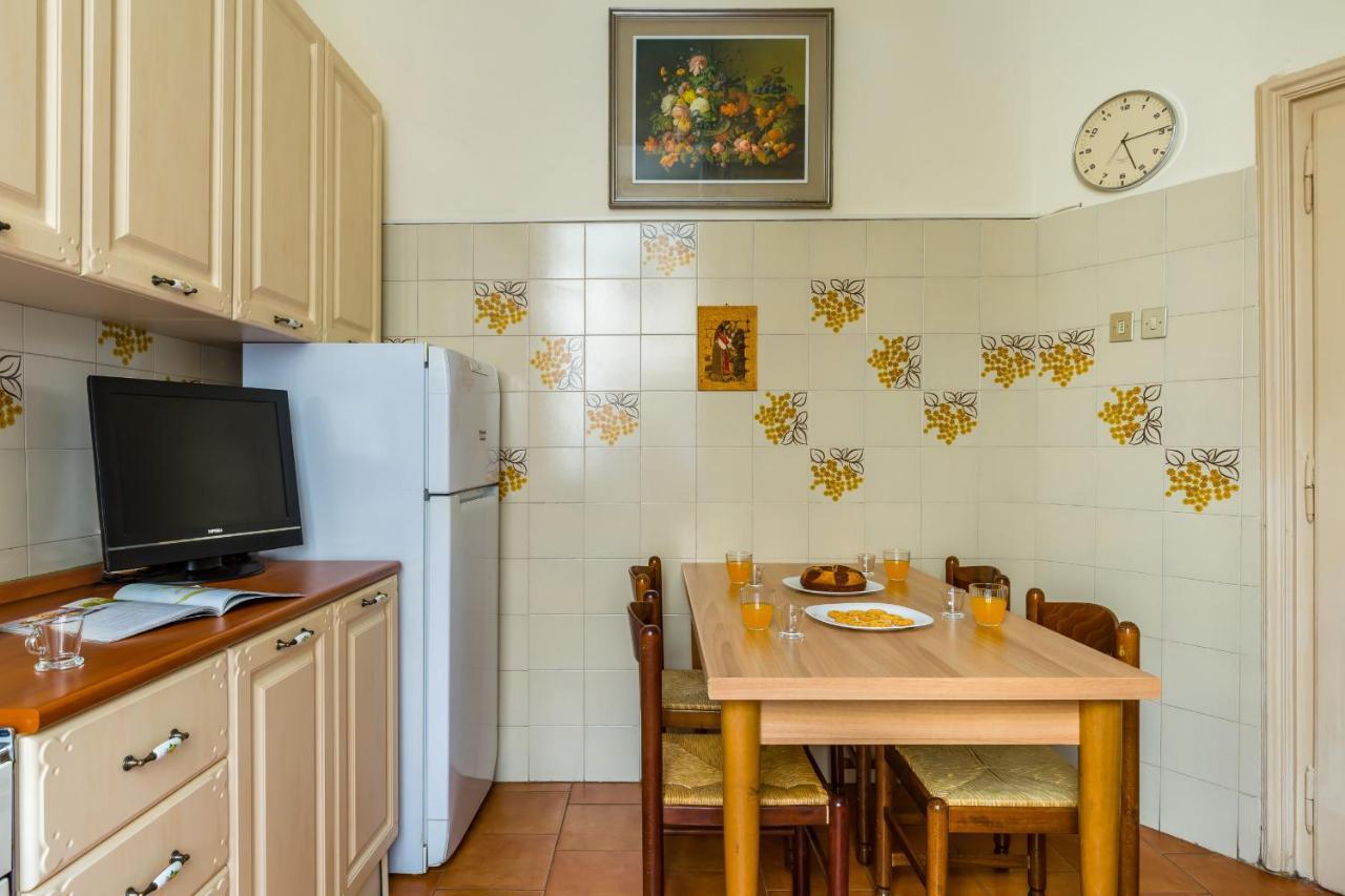 Rettifilo Family Apartment By Wonderful Italy Napoli Bagian luar foto
